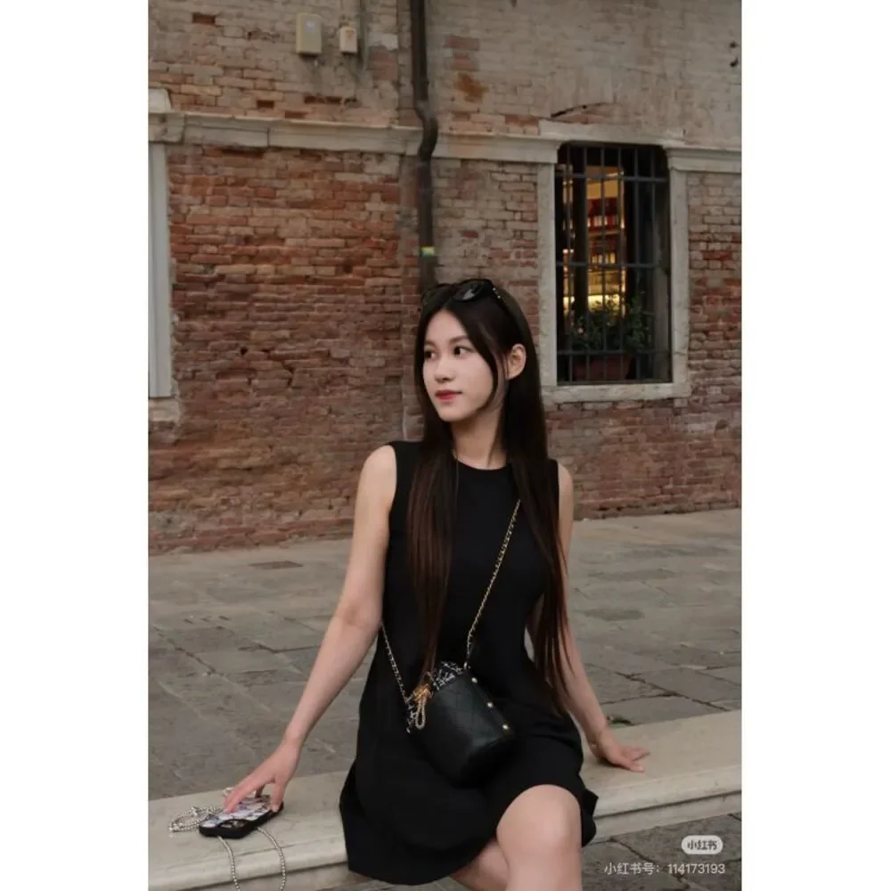 CHANEL brand color